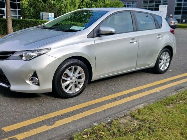 Toyota Auris Hatchback, Diesel, 2014, Silver