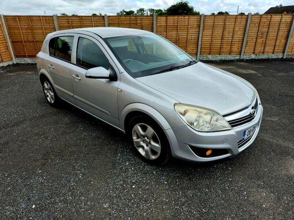Opel Astra Hatchback, Petrol, 2008, Silver