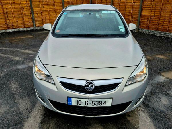 Vauxhall Astra Hatchback, Diesel, 2010, Silver