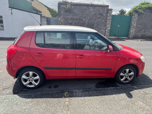 Skoda Fabia Hatchback, Petrol, 2009, Red