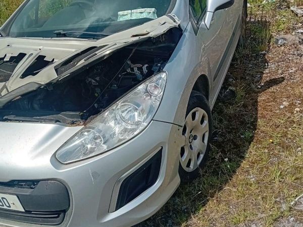 Peugeot 308 Estate, Diesel, 2011, Silver