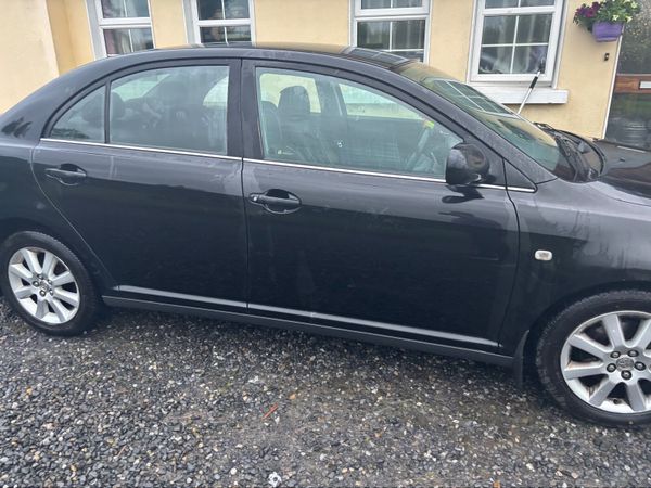 Toyota Avensis Saloon, Petrol, 2005, Black