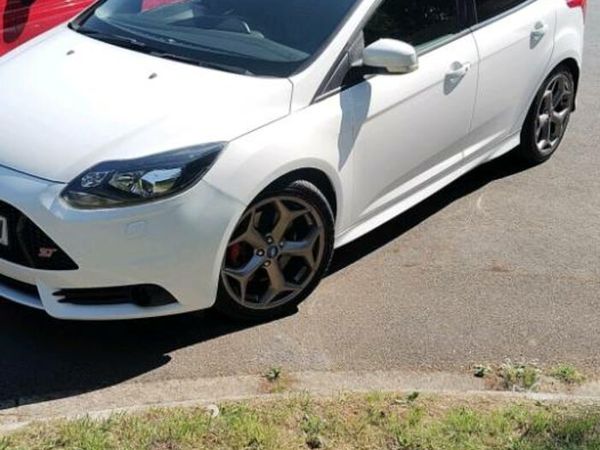 Ford Focus Hatchback, Petrol, 2013, White