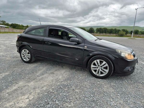 Opel Astra Hatchback, Petrol, 2010, Black