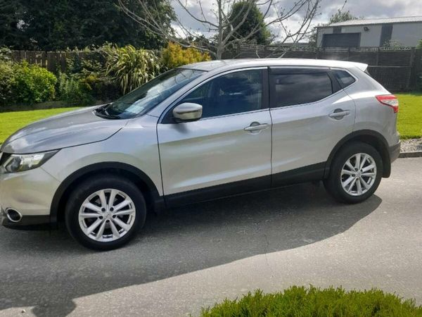 Nissan Qashqai Hatchback, Diesel, 2015, Silver