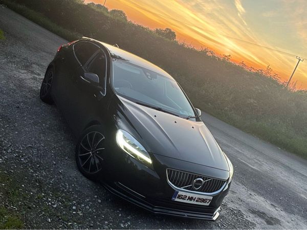 Volvo V40 Hatchback, Diesel, 2016, Black