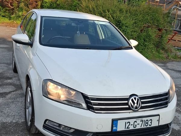 Volkswagen Passat Saloon, Diesel, 2012, White