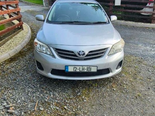 Toyota Corolla Saloon, Diesel, 2012, Silver