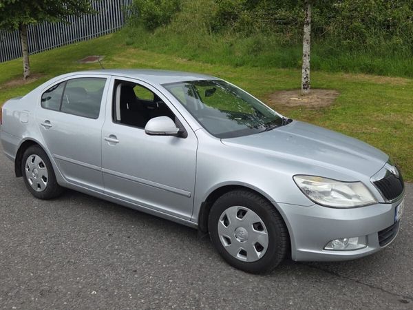 Skoda Octavia Hatchback, Diesel, 2010, Silver
