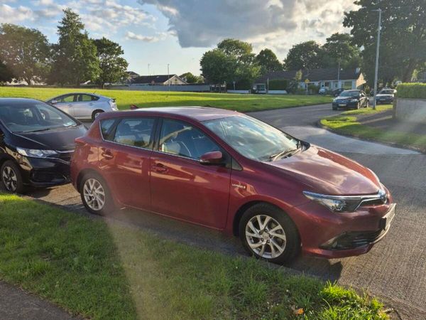 Toyota Auris Hatchback, Petrol Hybrid, 2017, Red