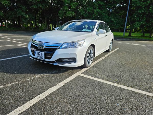 Honda Accord Saloon, Petrol Hybrid, 2013, White