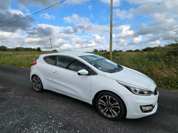 Kia Ceed Hatchback, Diesel, 2014, White