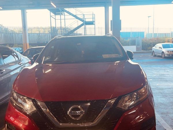 Nissan Qashqai SUV, Petrol, 2017, Red