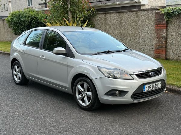 Ford Focus Hatchback, Petrol, 2009, Silver