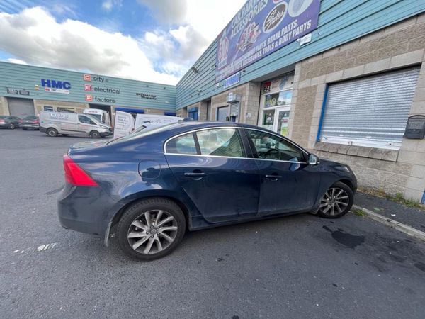 Volvo S60 Saloon, Diesel, 2014, Blue