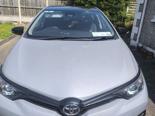 Toyota Auris Hatchback, Petrol, 2018, Grey