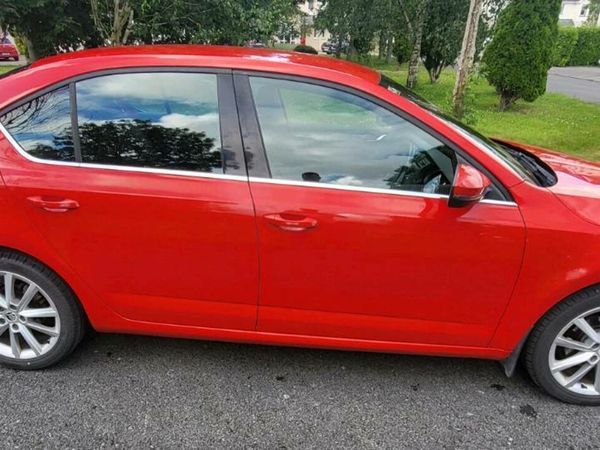 Skoda Octavia Saloon, Diesel, 2015, Red