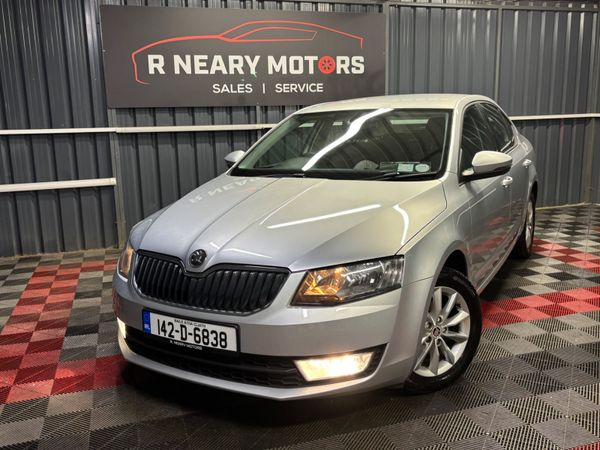 Skoda Octavia Saloon, Diesel, 2014, Silver