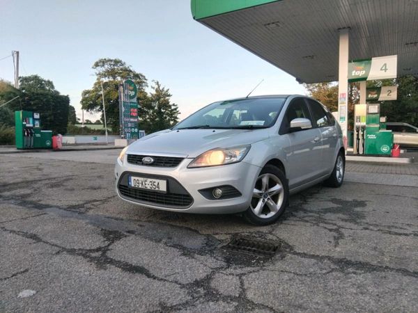 Ford Focus Hatchback, Petrol, 2009, Silver