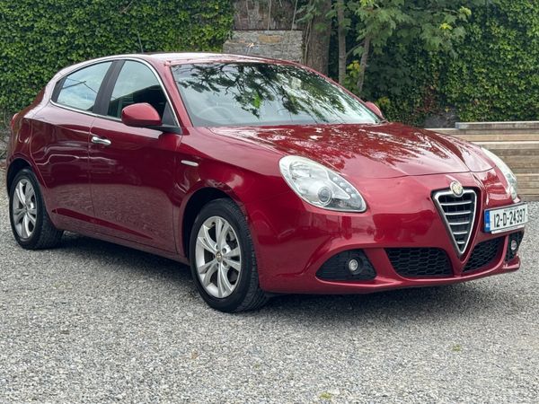 Alfa Romeo Giulietta Hatchback, Petrol, 2012, Red