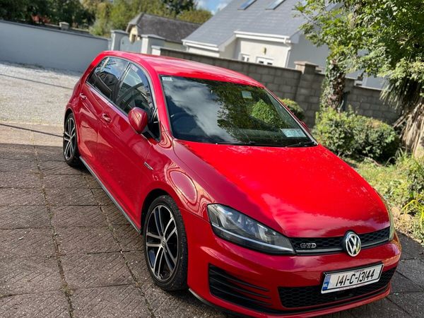 Volkswagen Golf Hatchback, Diesel, 2014, Red
