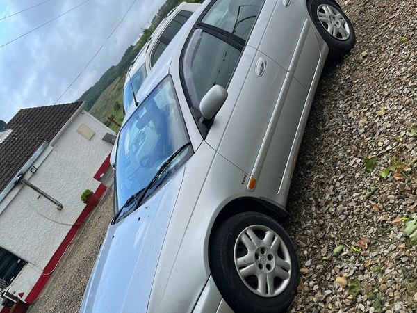 Toyota Avensis Saloon, Petrol, 2003, Silver