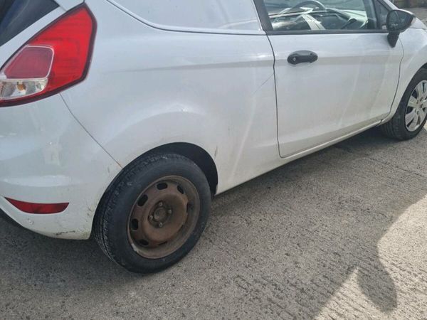 Ford Fiesta Hatchback, Diesel, 2016, White
