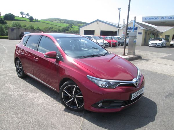 Toyota Auris Hatchback, Diesel, 2018, Red
