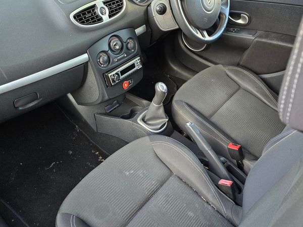 Renault Clio Hatchback, Ethanol Petrol, 2010, Gold