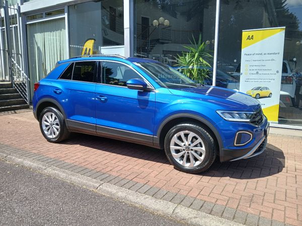 Volkswagen T-Roc SUV, Petrol, 2024, Blue