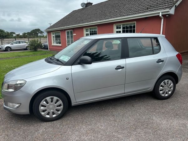 Skoda Fabia Hatchback, Petrol, 2014, Silver