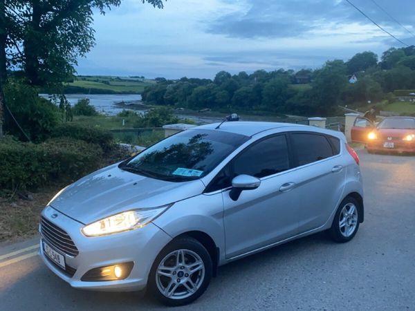 Ford Fiesta Hatchback, Petrol, 2015, Silver