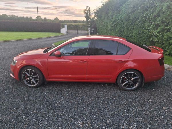 Skoda Octavia Hatchback, Diesel, 2015, Red