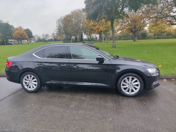 Skoda Superb Hatchback, Petrol, 2018, Black