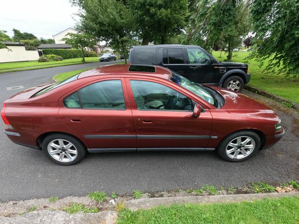 Volvo S60 Saloon, Petrol, 2001, Red