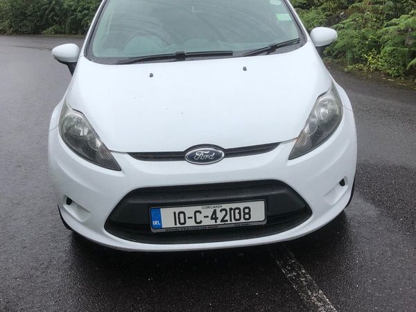 Ford Fiesta Hatchback, Diesel, 2010, White