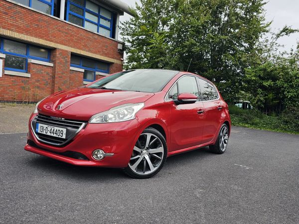 Peugeot 208 Hatchback, Petrol, 2013, Red