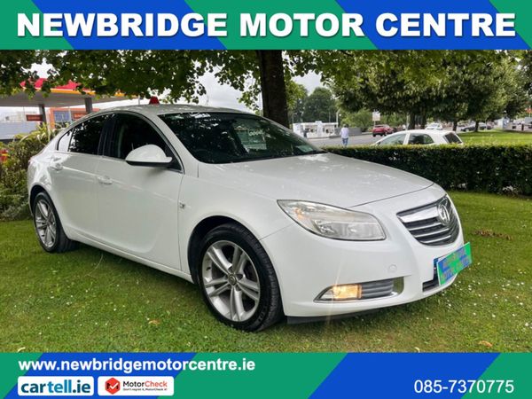 Opel Insignia Hatchback, Diesel, 2012, White