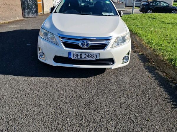 Toyota Camry Saloon, Petrol Hybrid, 2013, White