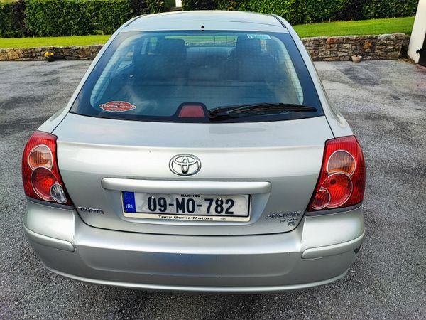 Toyota Avensis Saloon, Diesel, 2009, Silver