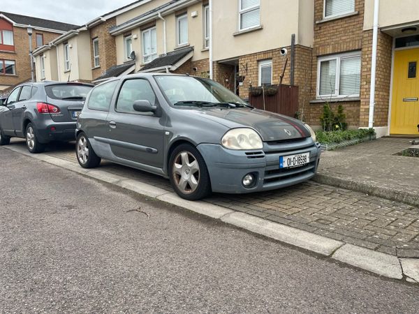 Renault Clio Hatchback, Petrol, 2001, Grey
