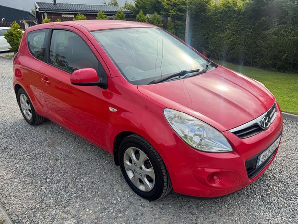 Hyundai i20 Hatchback, Petrol, 2009, Red