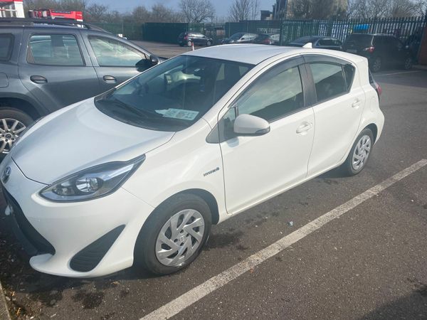 Toyota Aqua Hatchback, Petrol Hybrid, 2018, White
