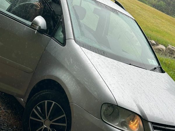 Volkswagen Touran MPV, Petrol, 2005, Silver
