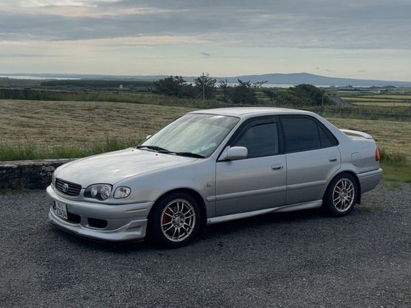 Toyota Corolla Saloon, Petrol, 2000, Silver