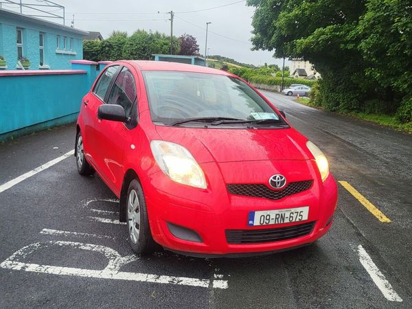 Toyota Yaris Hatchback, Petrol, 2009, Red