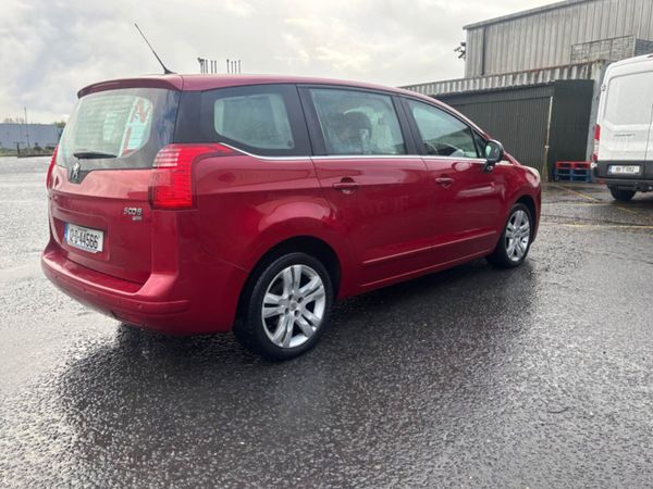 Peugeot 5008 MPV, Diesel, 2012, Red