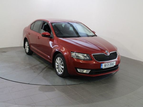 Skoda Octavia Saloon, Diesel, 2016, Red