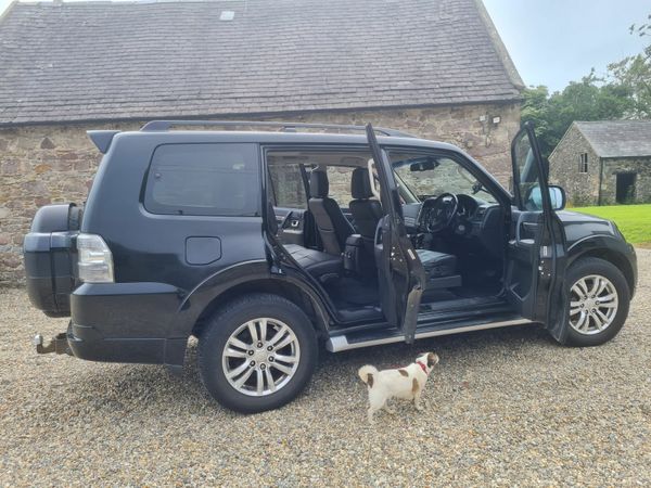 Mitsubishi Pajero SUV, Diesel, 2016, Black