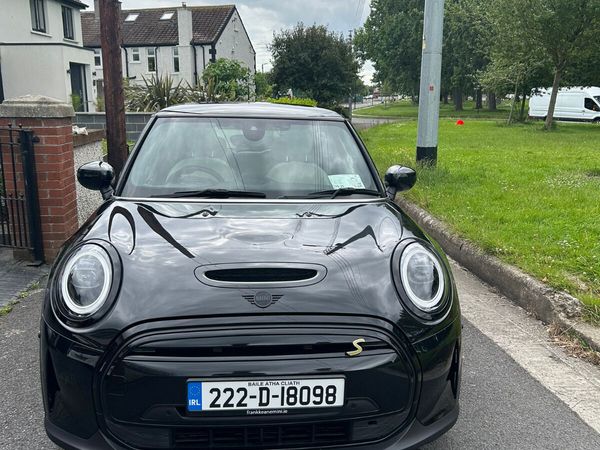 Mini Electric Hatchback, Electric, 2022, Black